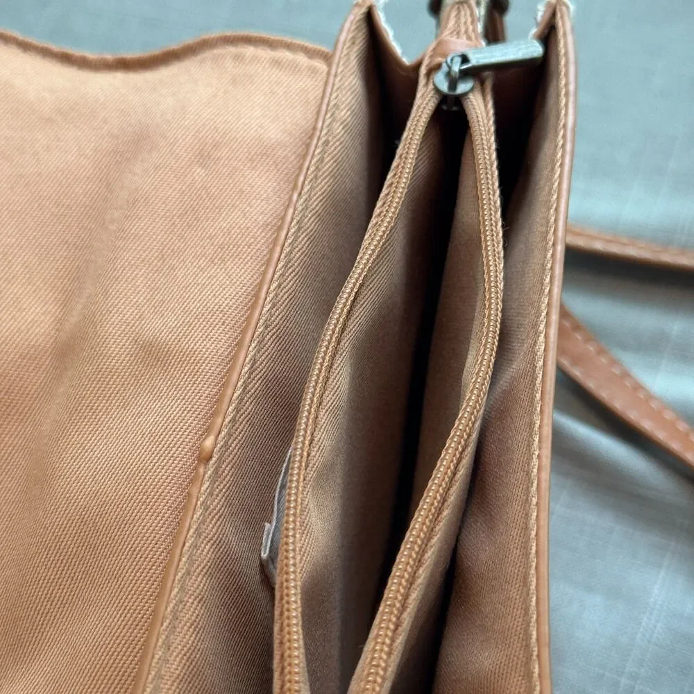 Universal Threads Faux Leather Crossbody Purse – 7.5